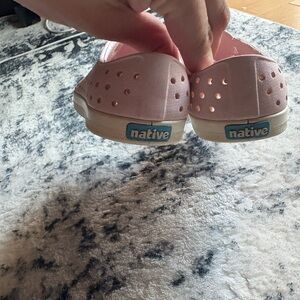 Native size C5 shoes pale pink GUC